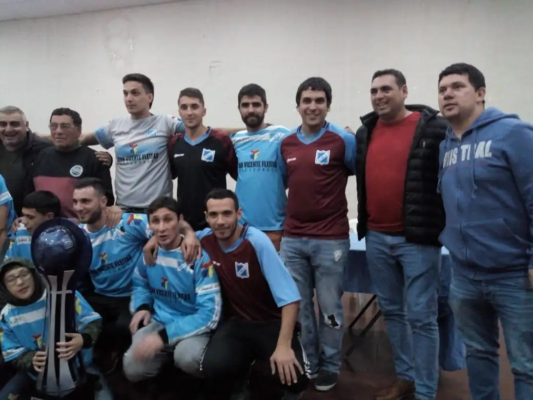 Defensores del Oeste presentó la nueva casaca para el segundo torneo del año