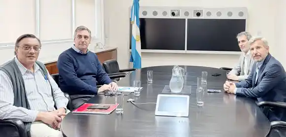 Frigerio gestionó mejoras para las rutas 14 y 127 en reunión con Vialidad Nacional