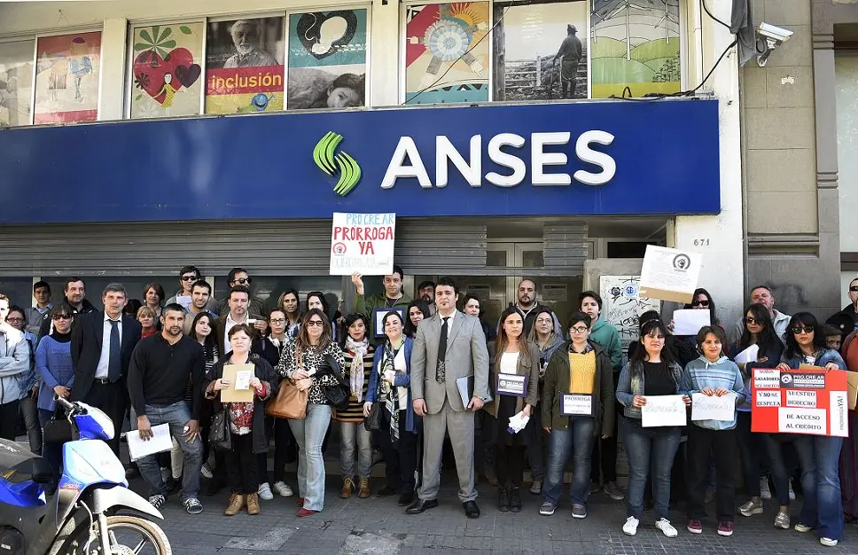 La Plata: Beneficiarios del Procrear pidieron respuestas frente a Anses