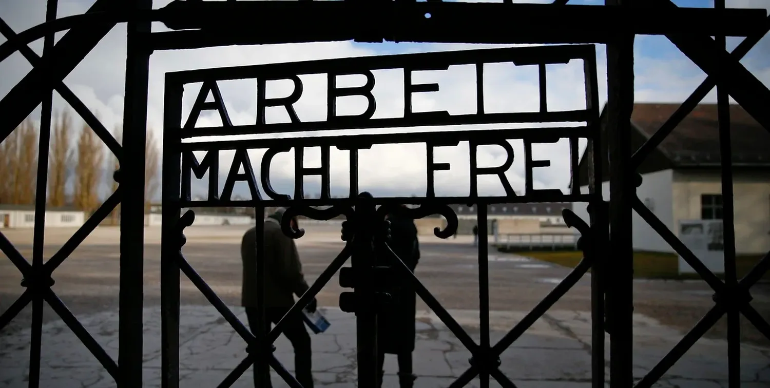 Las obras las buscan los herederos vivos de Fritz Grunbaum, destacado coleccionista judío y artista de cabaret que murió en el campo de concentración de Dachau, Alemania (en la imagen) en 1941. Foto: Reuters