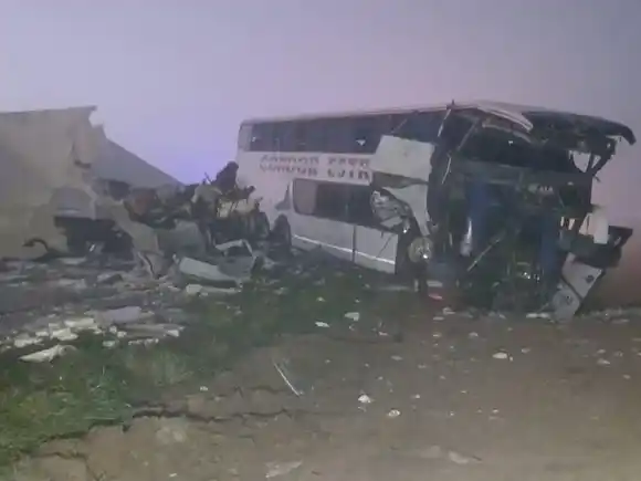 Identificaron a las víctimas del choque entre un camión y un micro en la Ruta 3