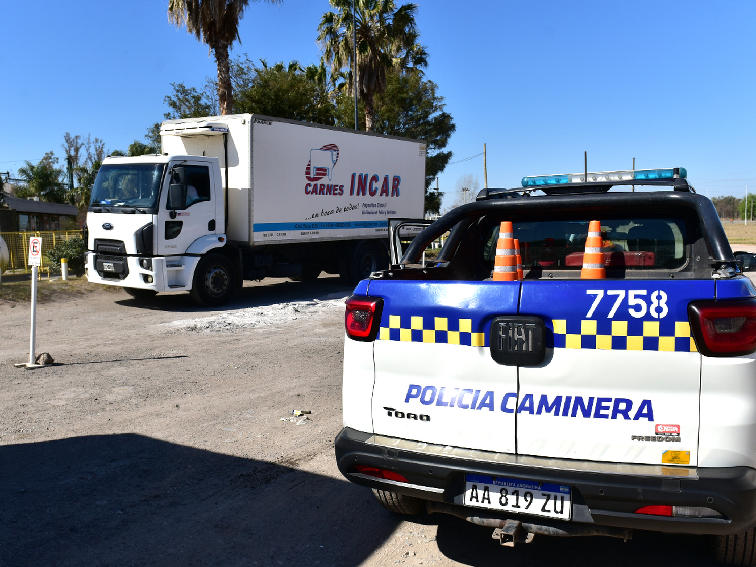 Robaron la recaudación a un camión que descargaba carne en el acceso oeste