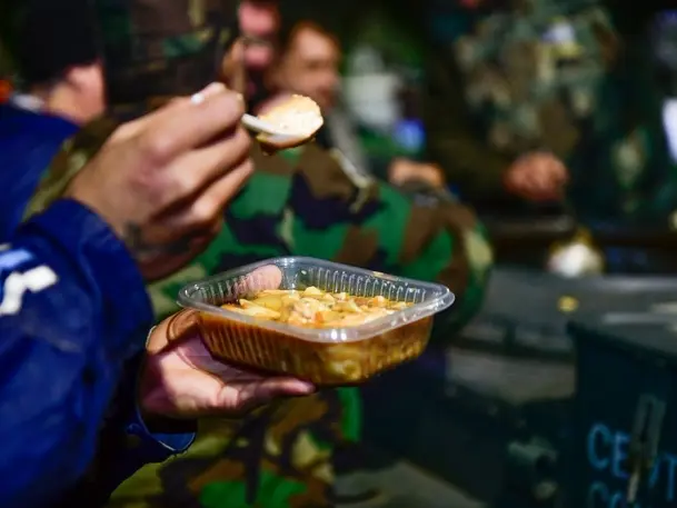 Los ex combatientes ya comenzaron sus rondas nocturnas para dar asistencia alimentaria