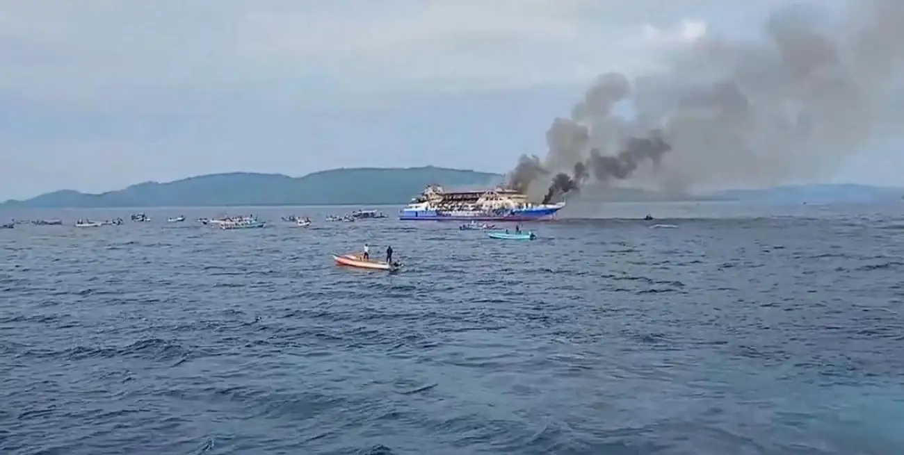 El incendio del KM Barcelona dejó muertos, heridos y decenas de evacuados en Indonesia.