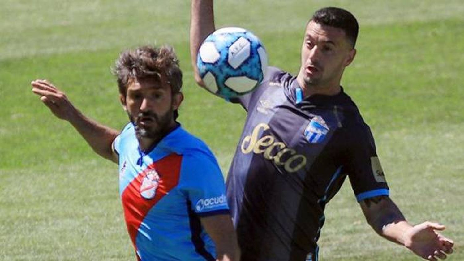 Atlético Tucumán tuvo su recompensa y le ganó a Arsenal sobre la hora