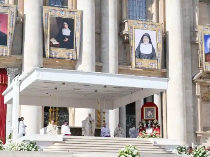 León XIV: “Los santos son testigos del amor de Cristo”