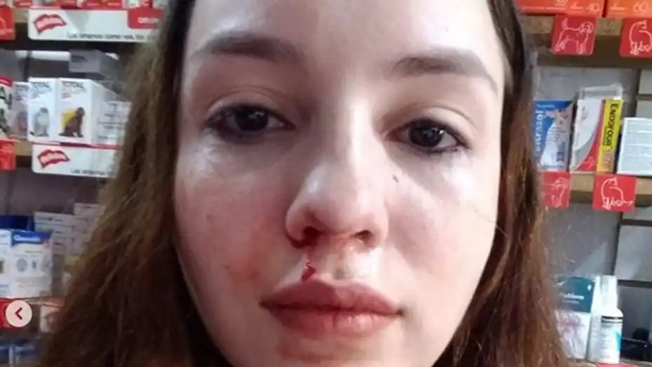 Video: ataque de furia de la dueña de un gato en una veterinaria