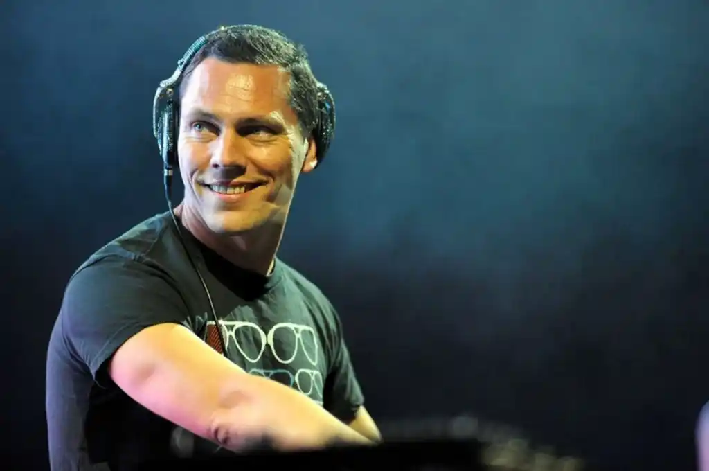Tiësto iba a ser el primer DJ en la historia de la NFL en animar el previo del evento.