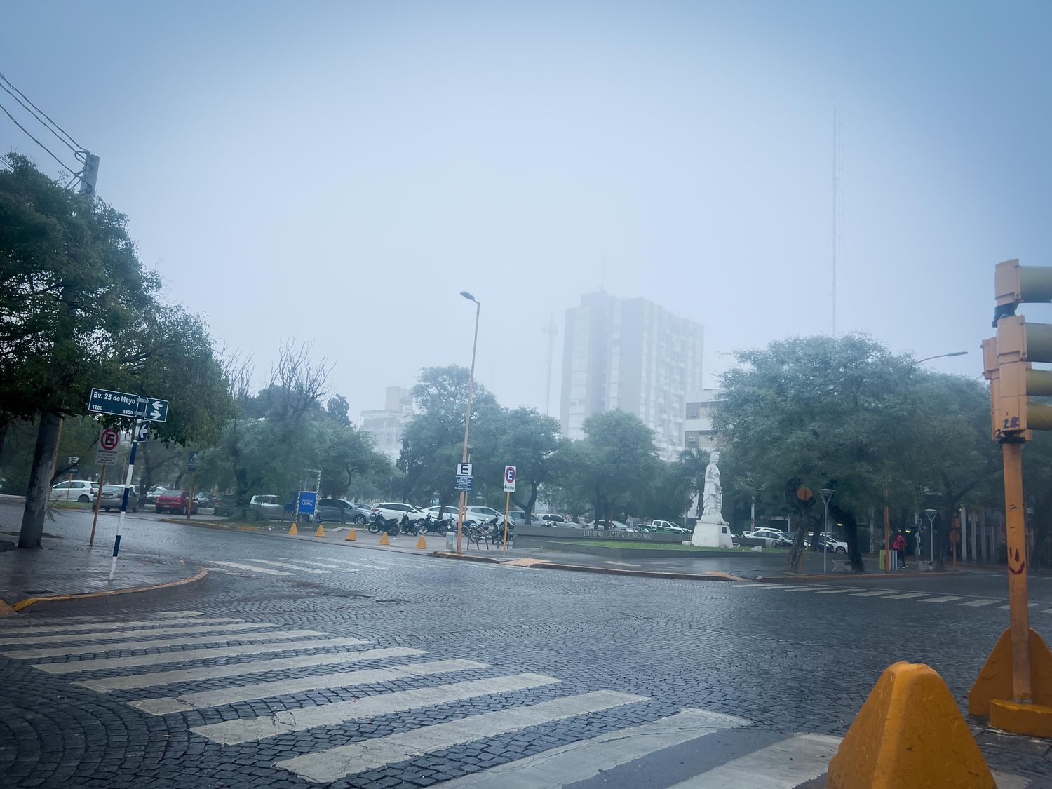 Neblinas y humedad en las primeras horas de este lunes.