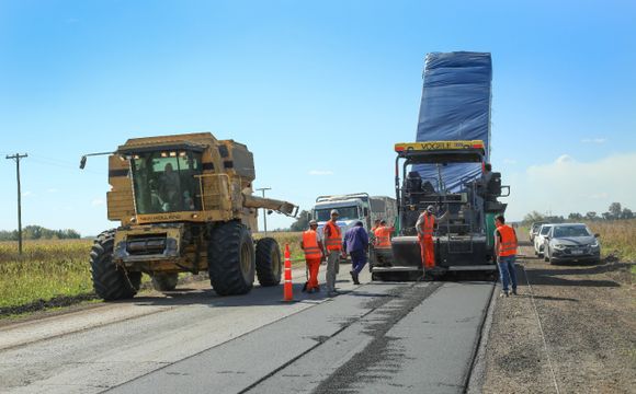 Ruta 191: avanza la repavimentación y ya llegaron al km 24