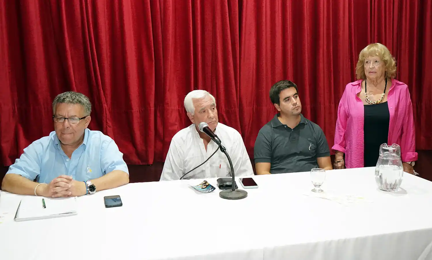 Disertantes. De izquierda a derecha Gerardo Durán, Daniel y Pedro Poujol acompañados por la presidenta de la Fundación Educacional, Pilar Vitale