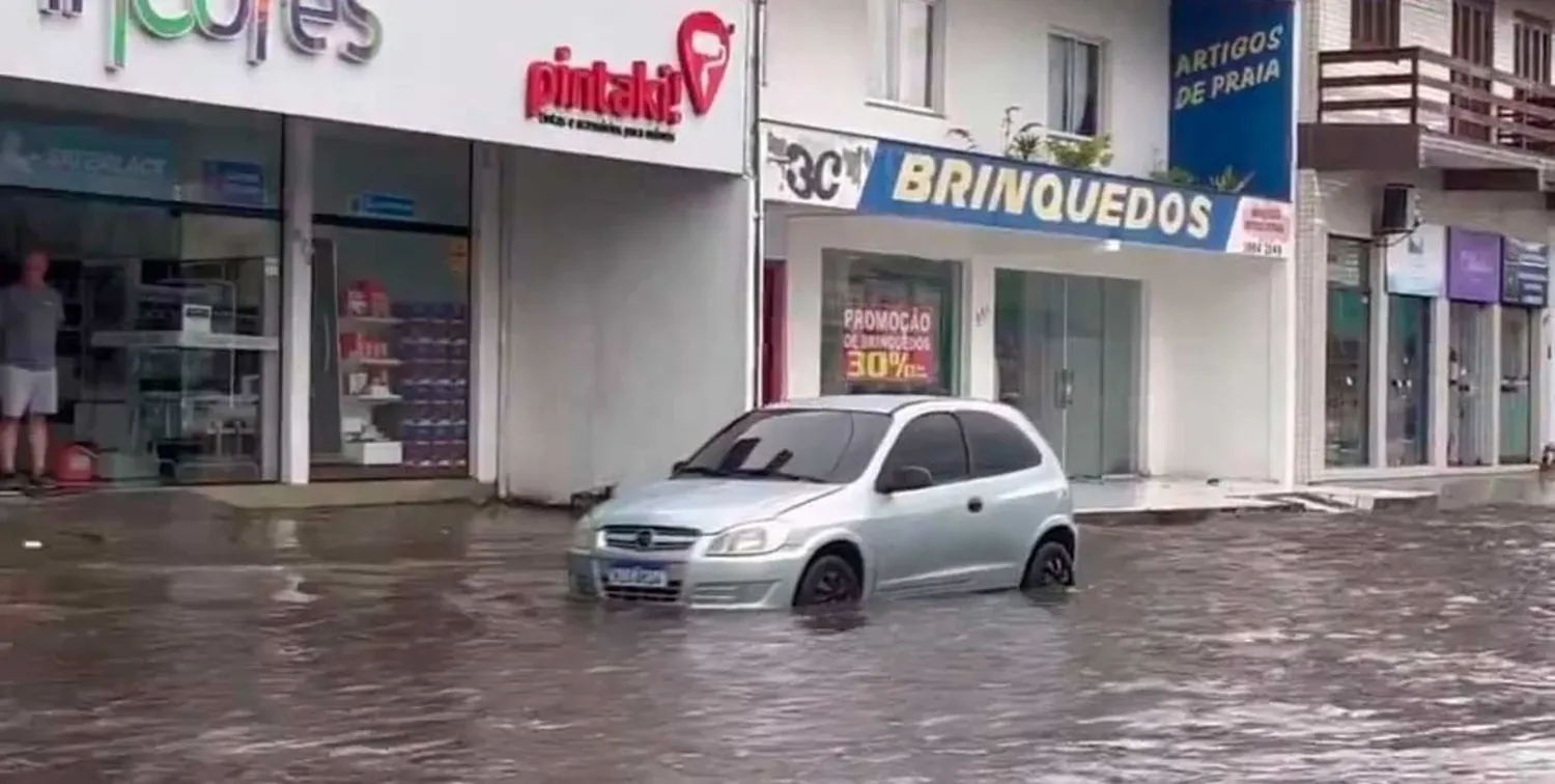 Las calles de Torres quedaron anegadas por las precipitaciones.