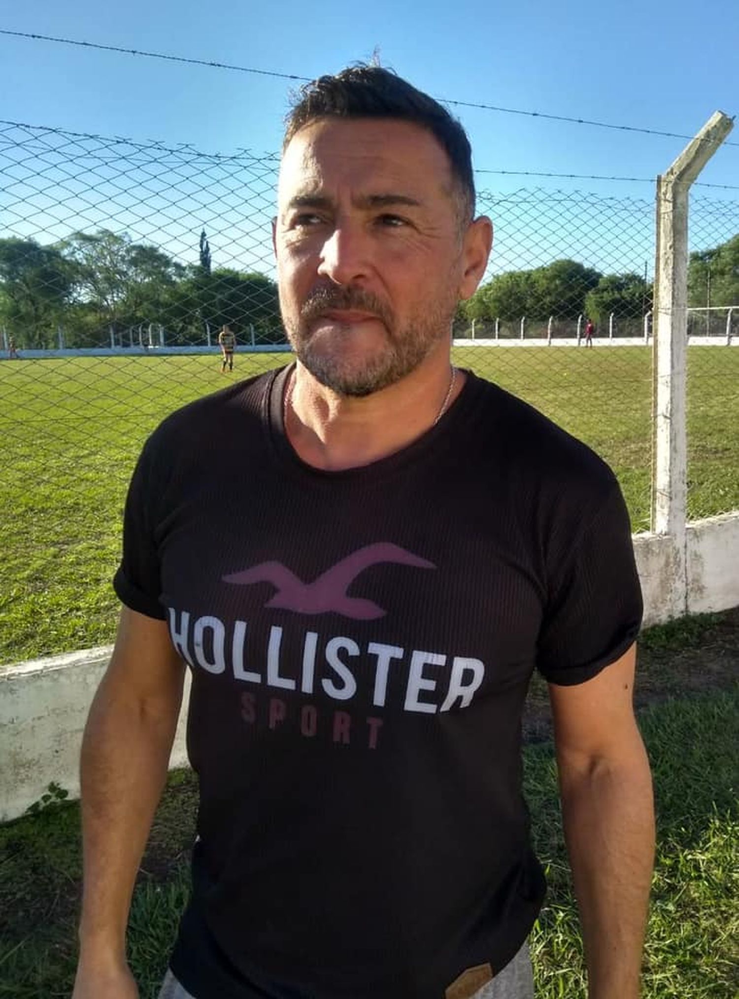 Recreativo Libertador presentó a Esteban Bustos como nuevo director técnico