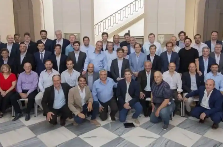 Reelecciones indefinidas: dificultades políticas y legislativas que enfrenta la modificación a la ley para intendentes