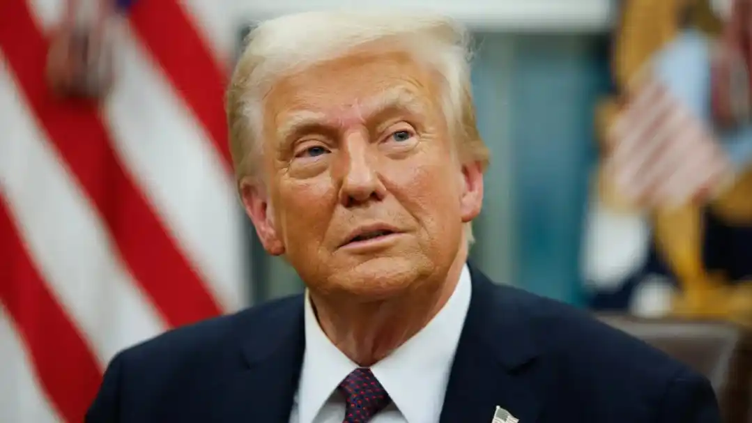 El presidente estadounidense señaló que la plataforma de streaming domina gran parte del mercado y adelantó que podría involucrarse en la evaluación del acuerdo.