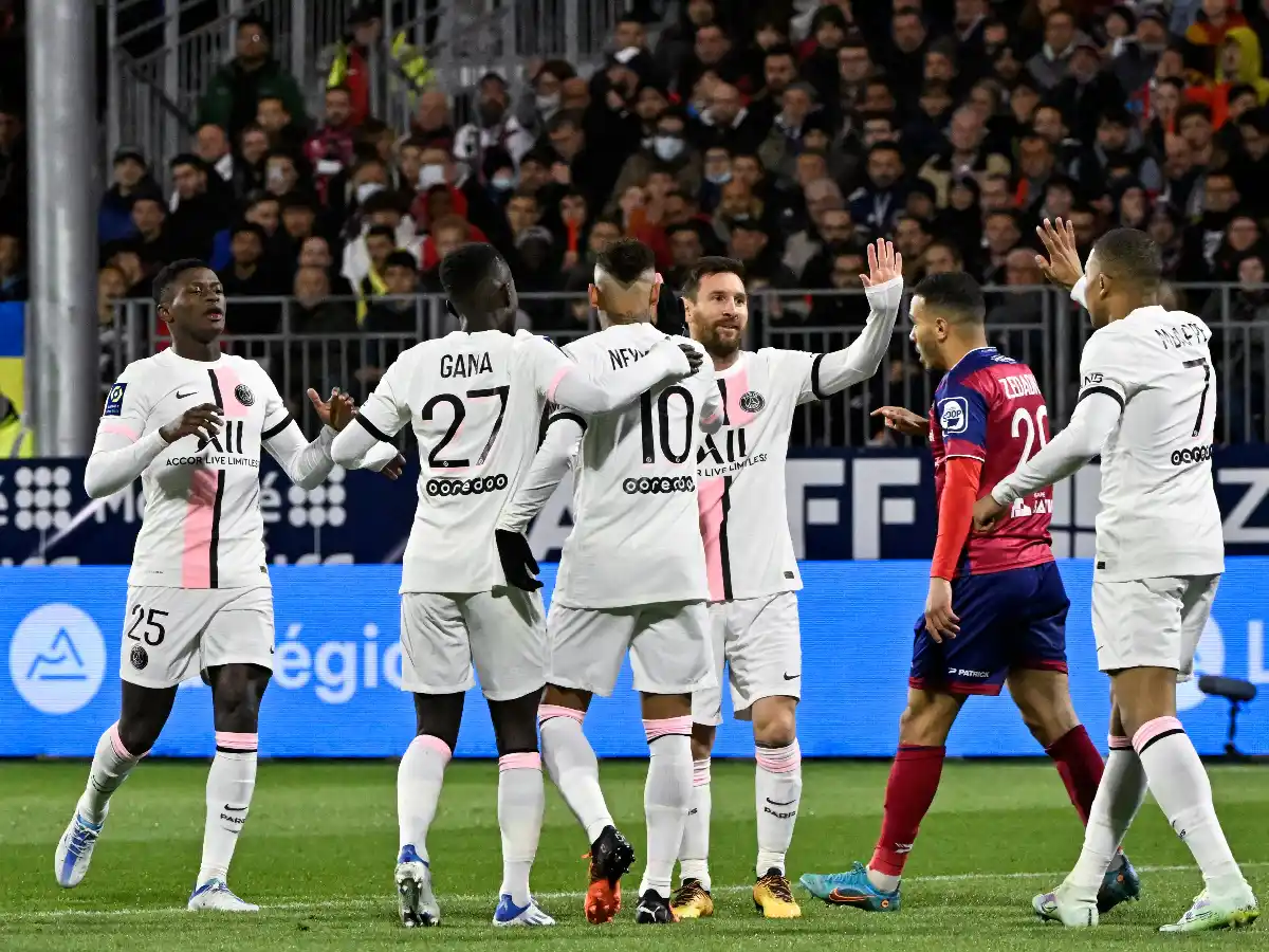 Messi dio tres asistencias en la goleada del PSG
