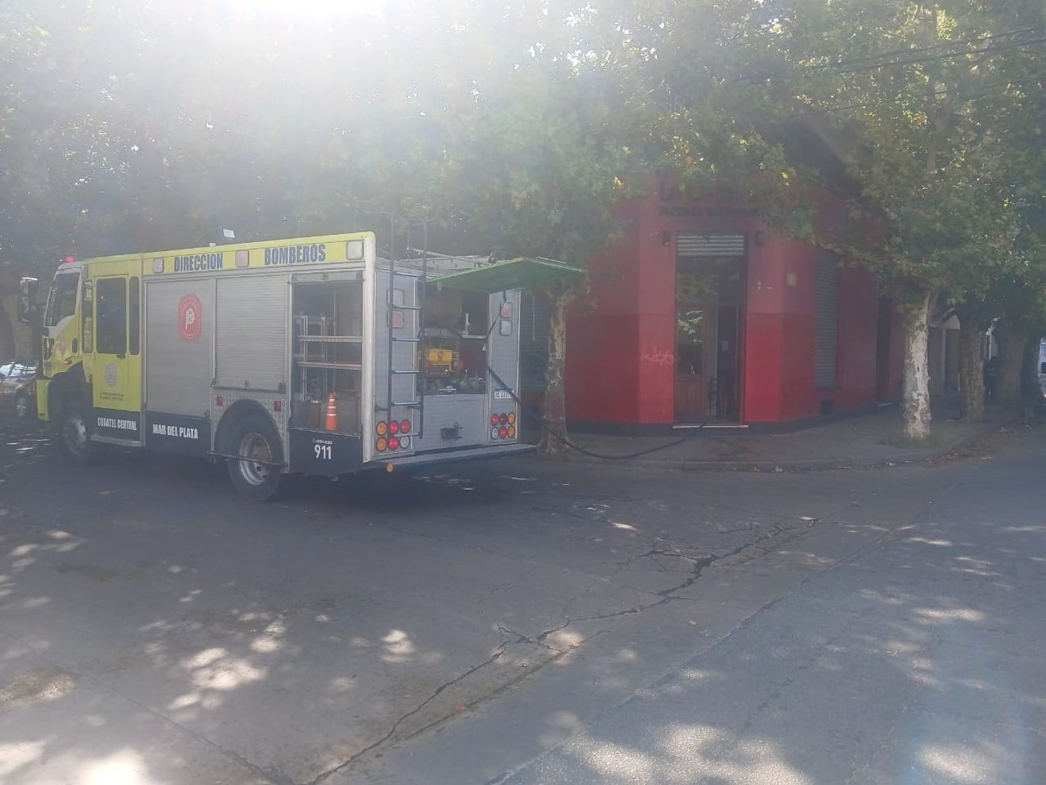 Bomberos sofocó un incendio en una parrilla de Jujuy y 3 de Febrero