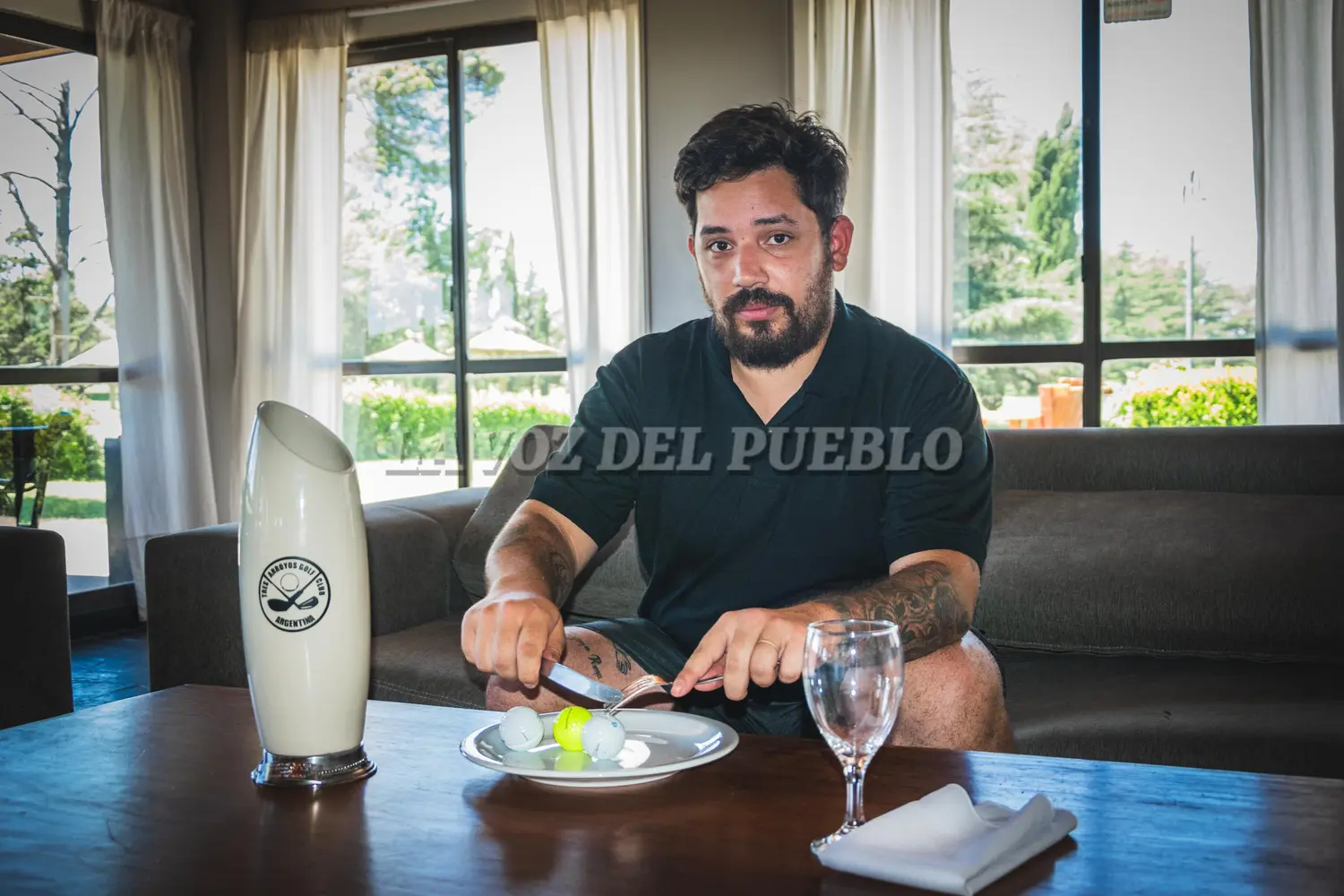 El menú especial. Cardozo disfruta un plato distinto; desde el restaurante del TAGC nació ese sabor especial por el golf