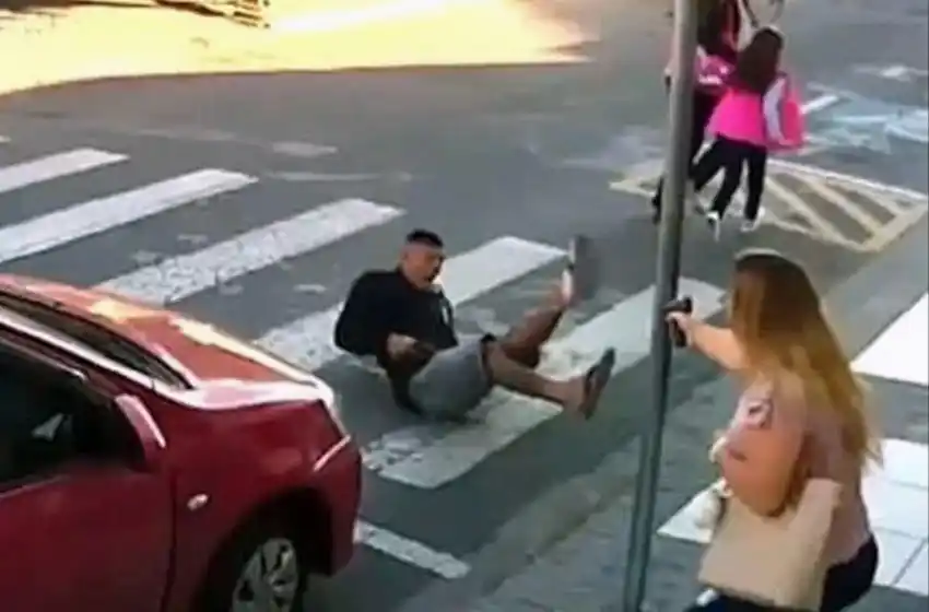 Suspenden en Brasil el video electoral donde una candidata mata a tiros a un hombre