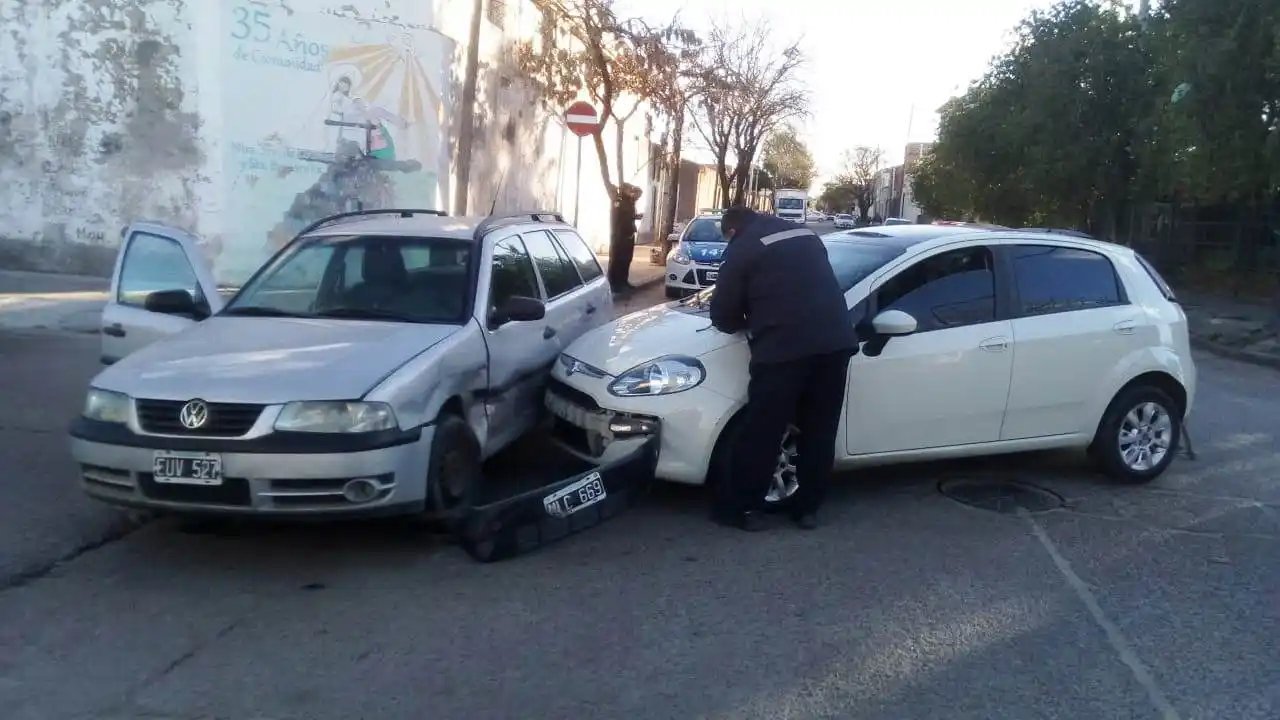 Una mujer fue hospitalizada tras un violento choque