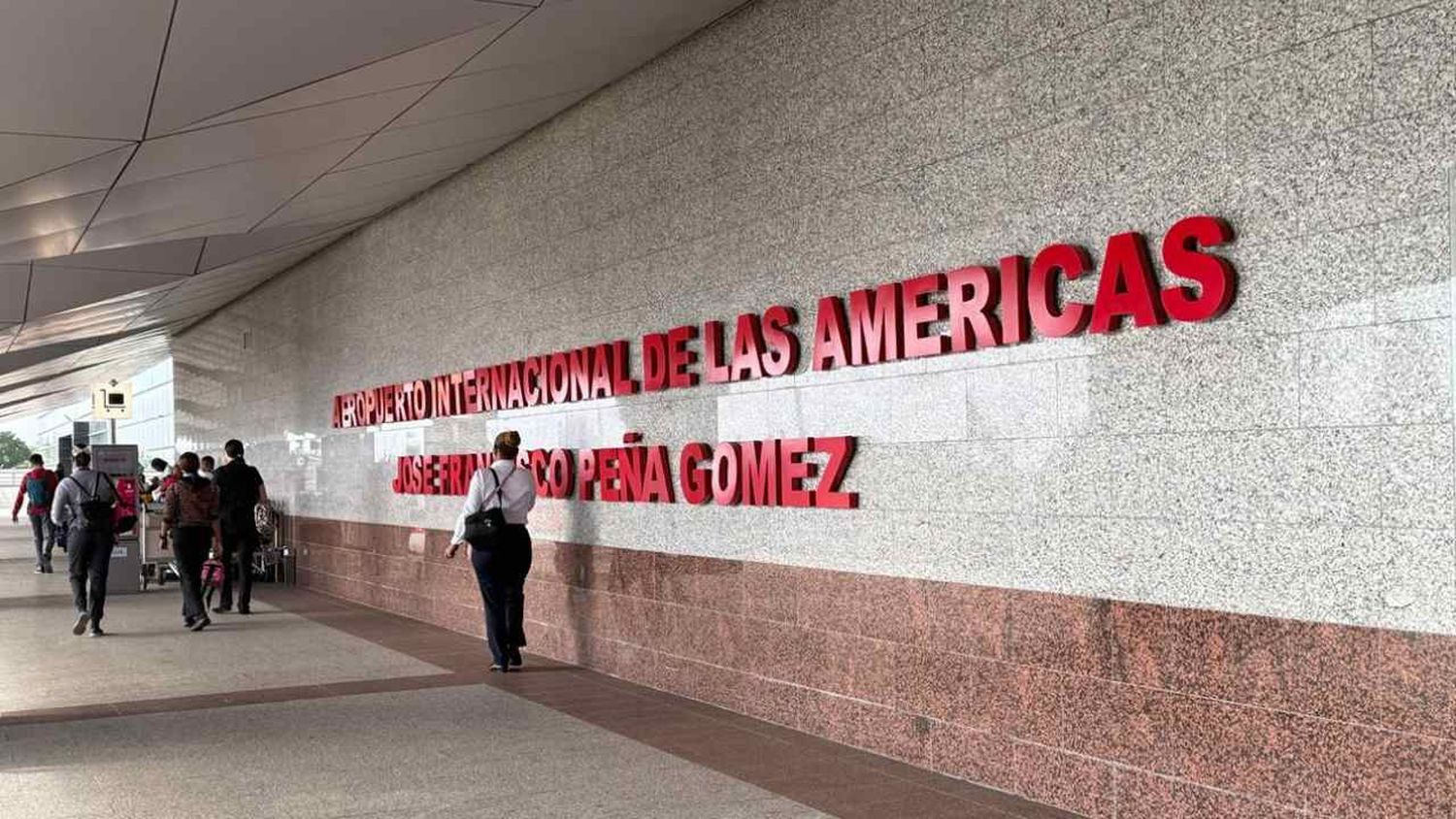 AERODOM begins demolition at Las Américas International Airport for new passenger terminal