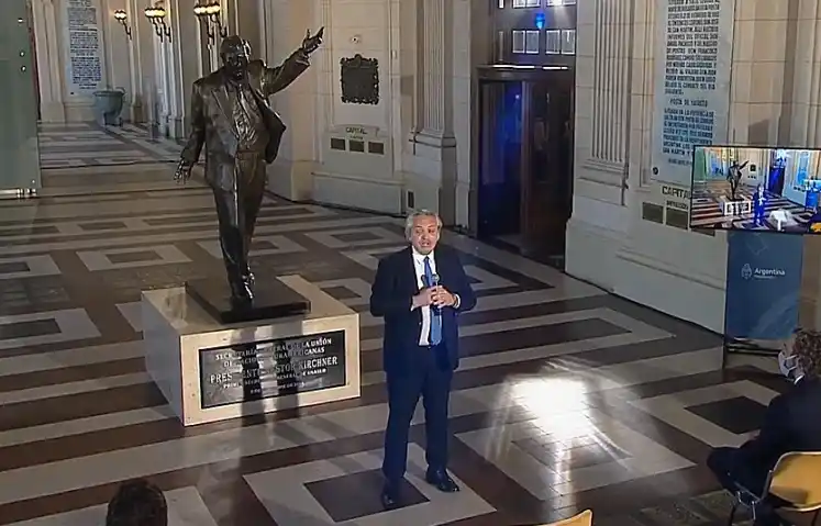 Alberto Fernández, emocionado: "Mi deber es venir a terminar con la tarea que empezó Néstor y siguió Cristina"