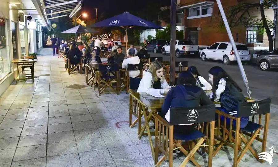 Bares y restaurantes atenderán hasta las 4 horas en la ciudad