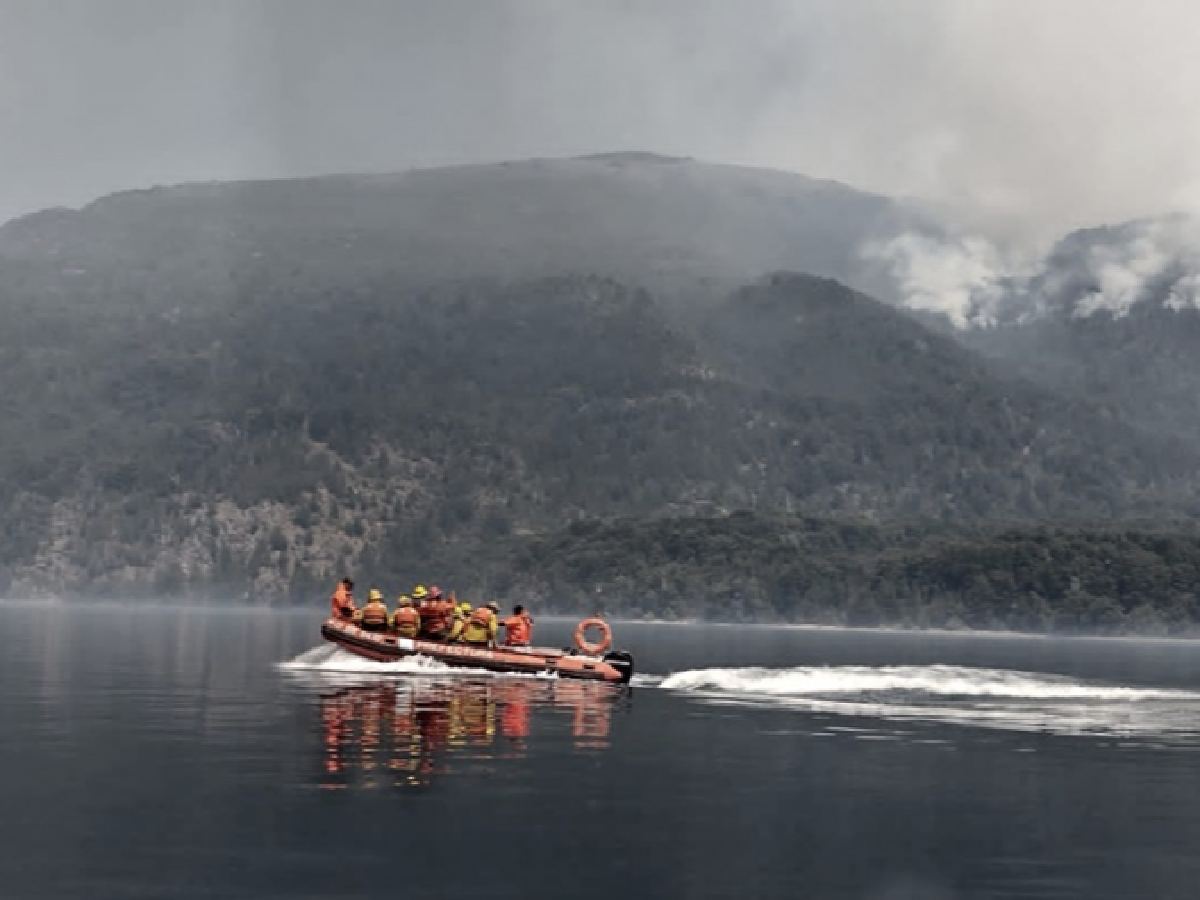 Con brigadistas y helicópteros combaten incendios en cinco provincias