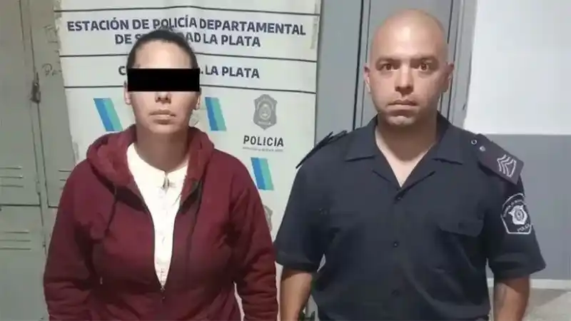 Una niña acusó a su mamá de intentar ahogar a su hermanito en un balde con agua
