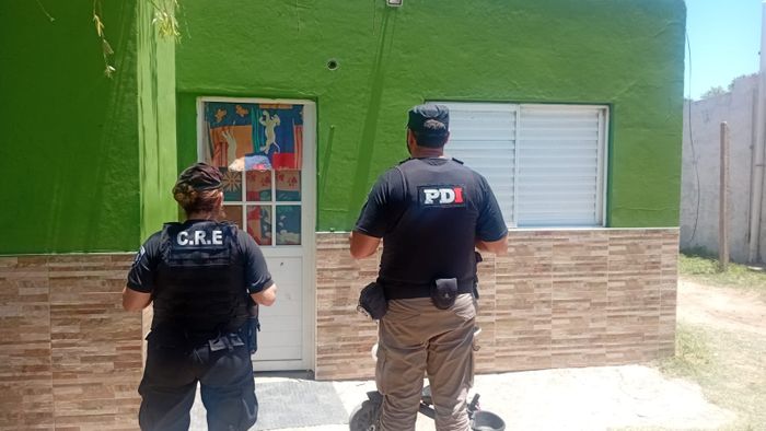 PDI DETUVO A UN HOMBRE EN CERES POR TENTATIVA DE HOMICIDIO allanamiento secuestro, celular - 6