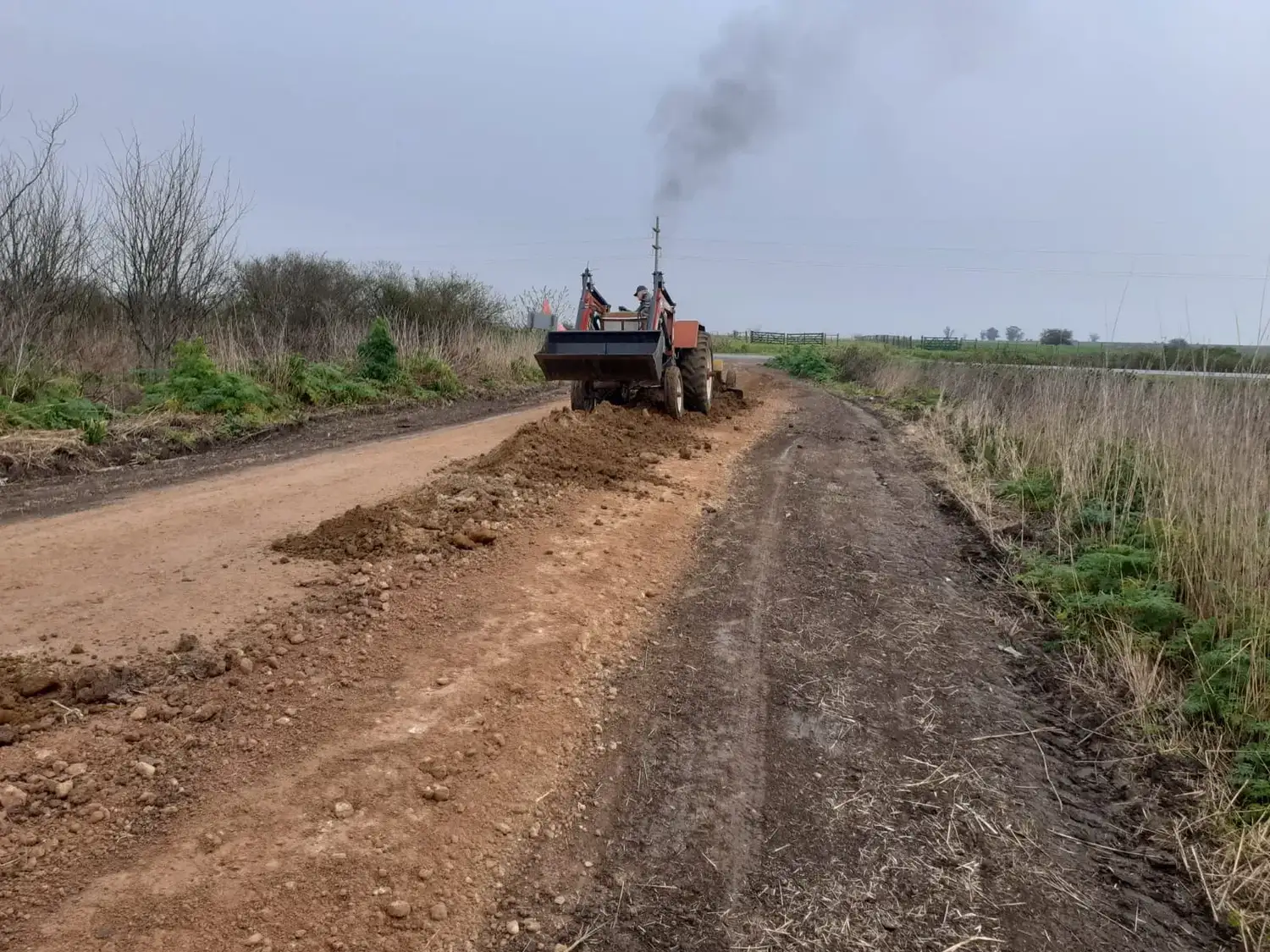 Estación Lazo: concretan mejoras en el camino de ripio del Segundo Distrito