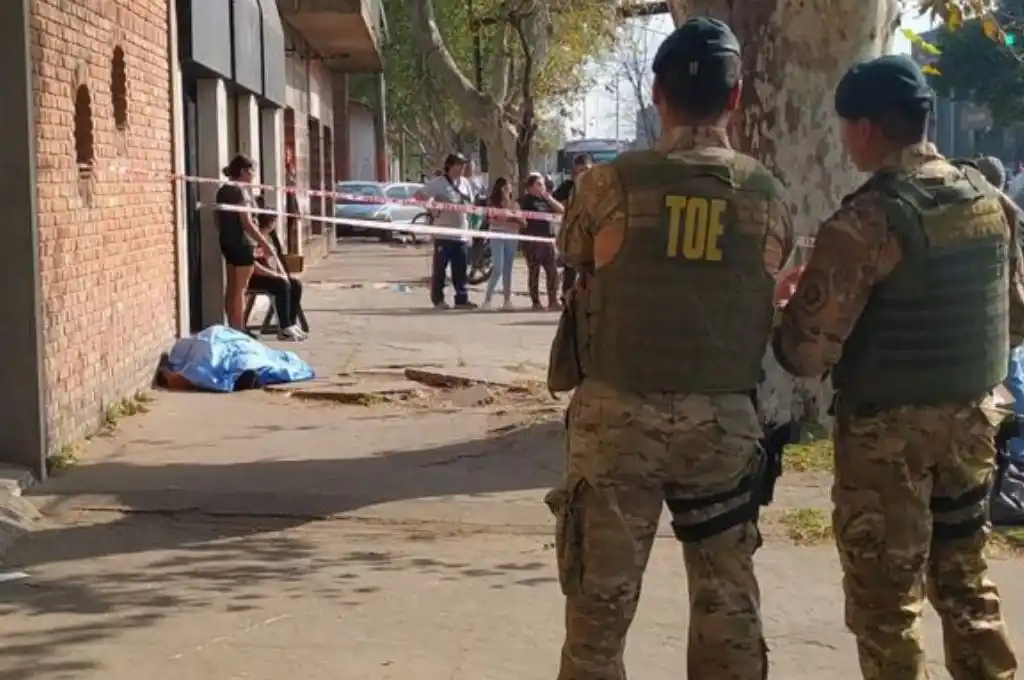 Intentaron reanimarlo, pero falleció.