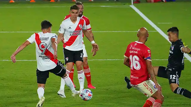 En la última jugada del partido,Argentinos ganó y le dio un duro golpe a River