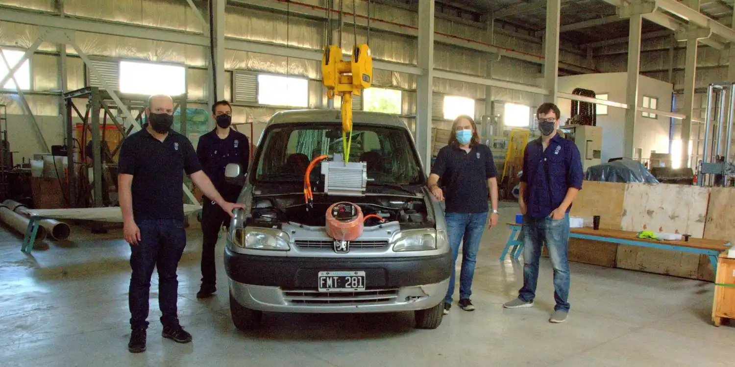 Una PyME de San Justo se suma al proyecto de reconversión eléctrica de vehículos
