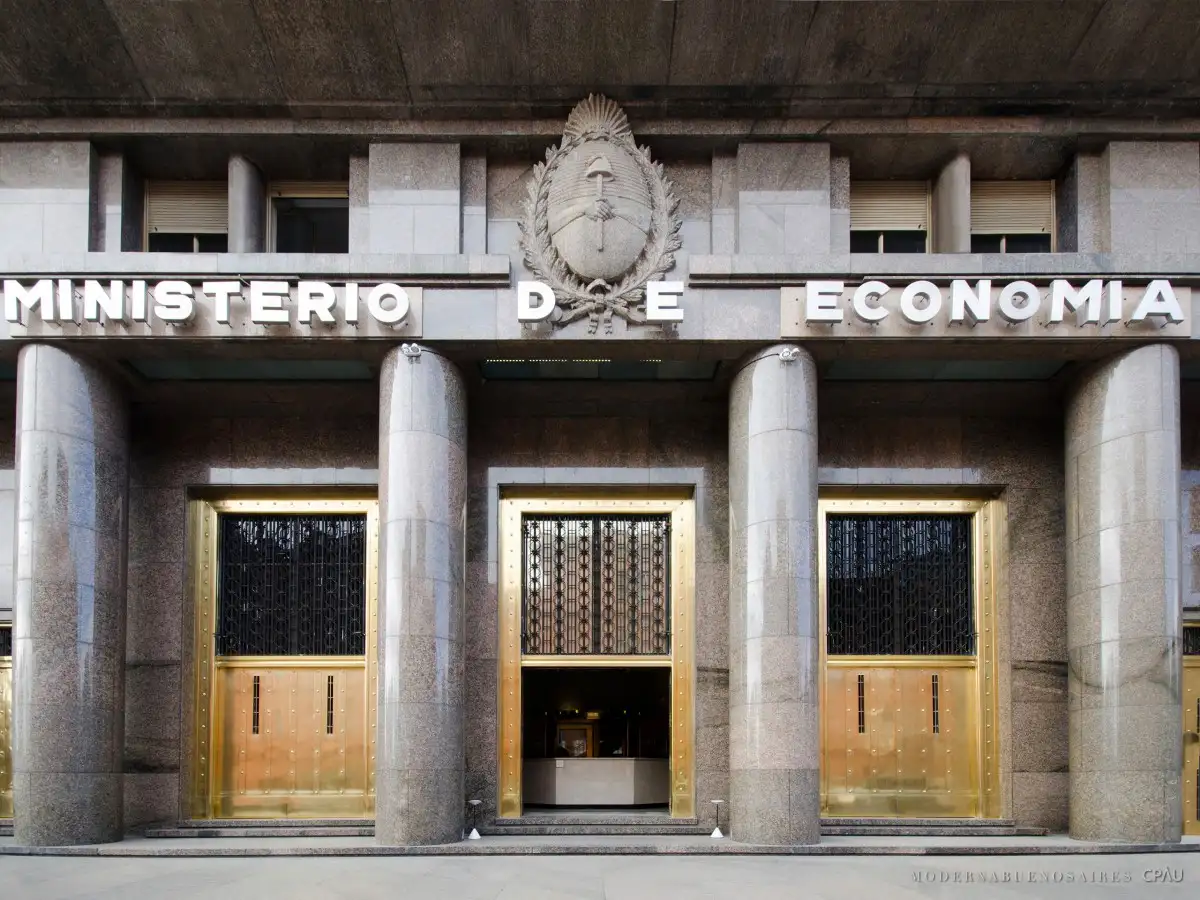 Economía pudo repartir más recursos a las provincias el mes pasado.