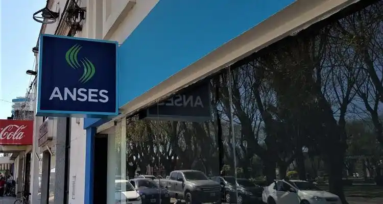 Todavía sin atención al público, Anses habilitó consultas por teléfono y por e-mail