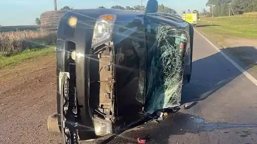 La camioneta. Del vecino de Necochea que esquivó la colisión frontal y luego volcó