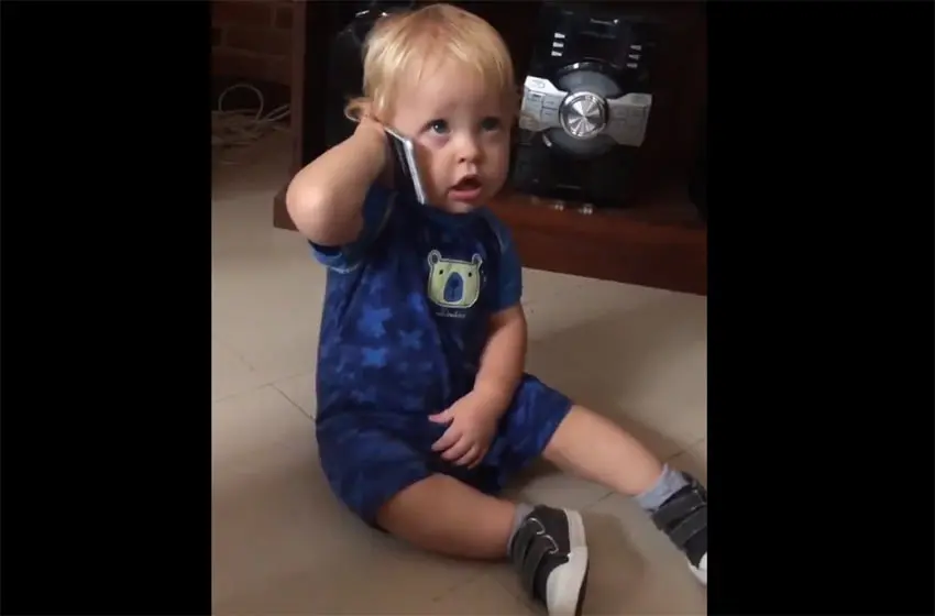 ¿Qué estará diciendo? El tierno y divertido video de Mirko hablando por teléfono