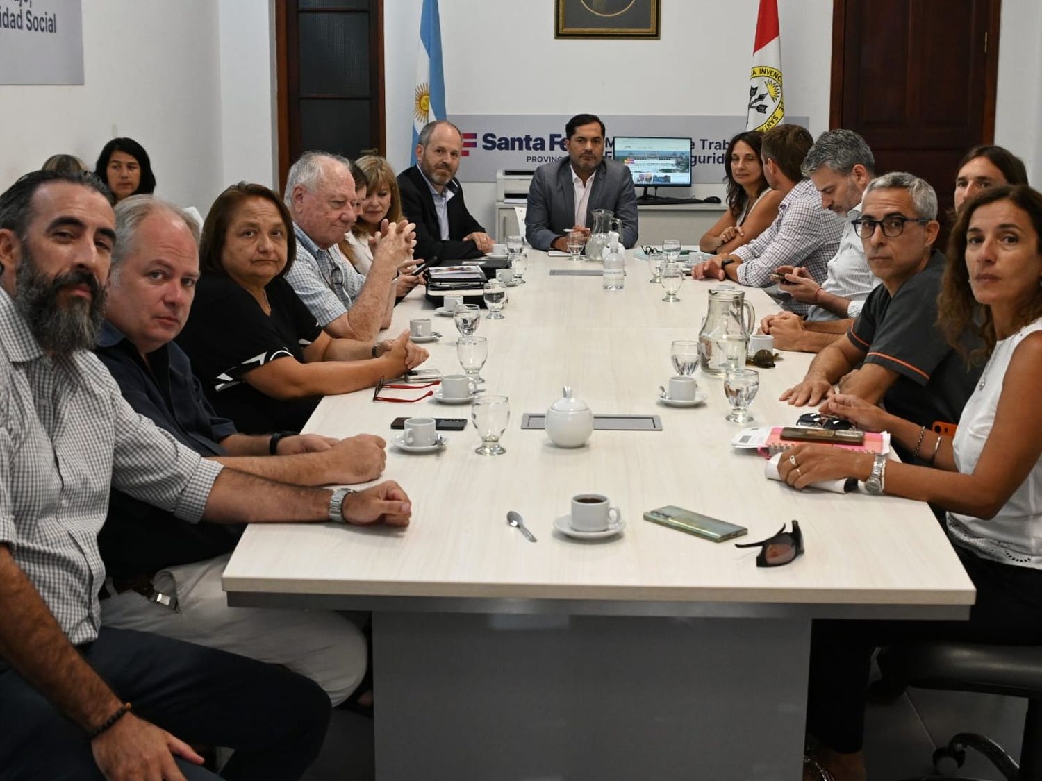 La provincia se reunió con los gremios de la salud por la paritaria