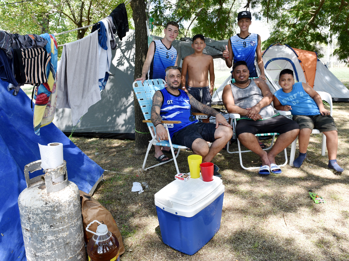 Cómo viven el Nacional los que acompañan detrás del alambrado