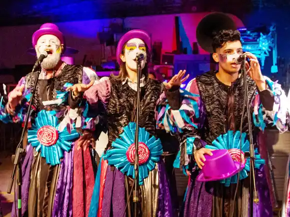 “Murga y flores” se presentará en Chajarí y dictará un taller de coro