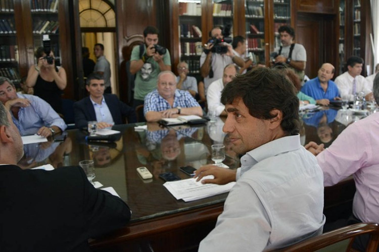 Lacunza sostiene que "la política se coló en las aulas"
