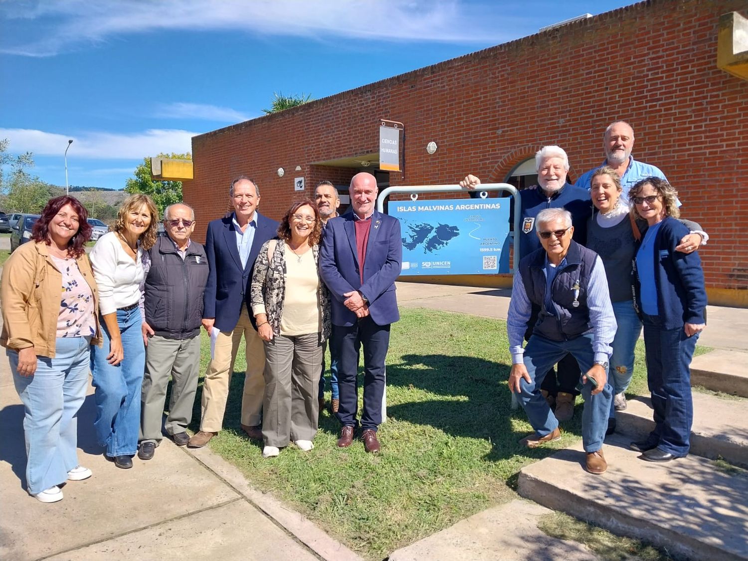 Honraron a los veteranos y colocaron una marca territorial de Malvinas en el Campus