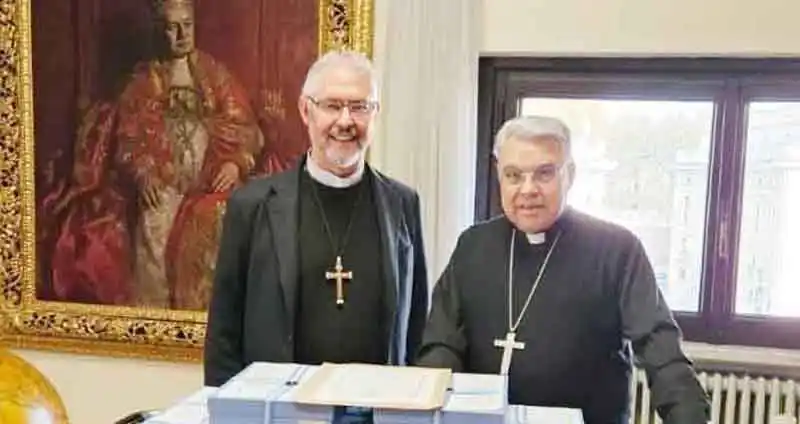 Negro Manuel: Monseñor Scheinig entregó el compendio documental en el Vaticano