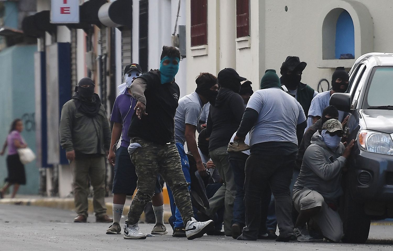 Violenta irrupción de paramilitares en una basílica y agresión a obispos en Nicaragua