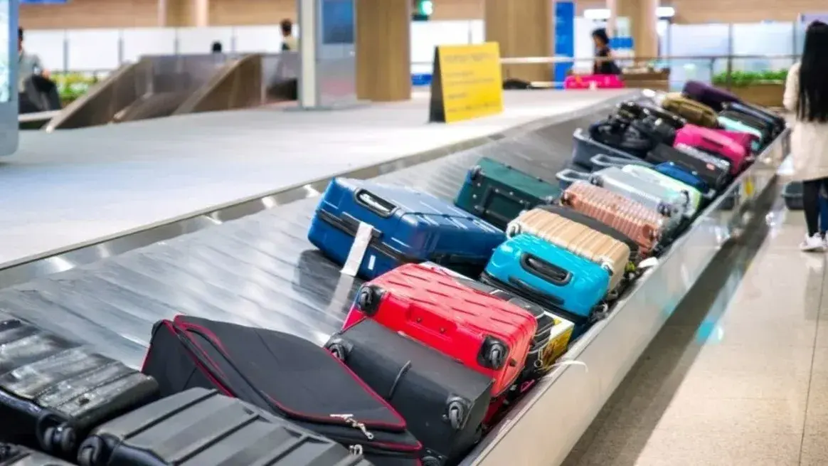 Aerolíneas Argentinas eliminó el equipaje de mano gratuito en vuelos nacionales