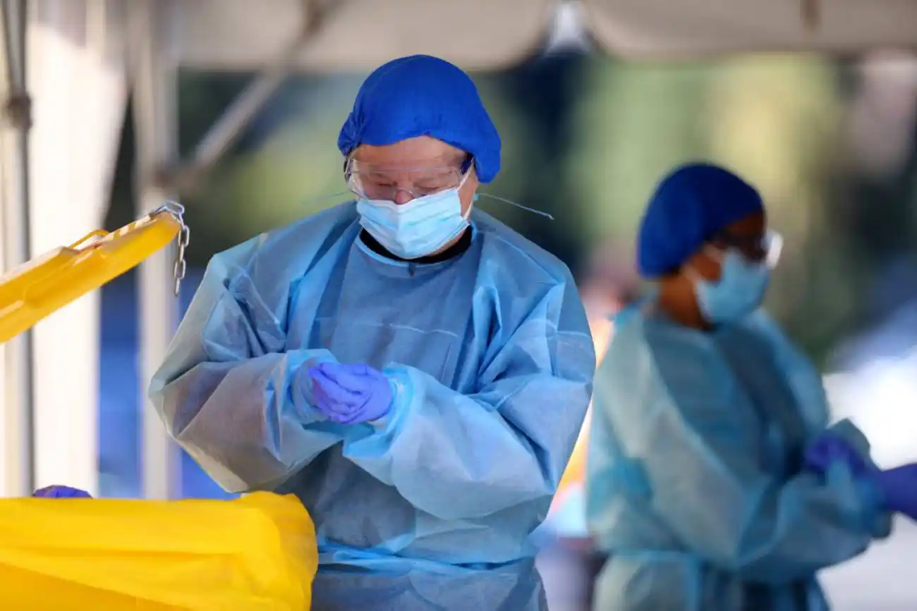 La OMS constató un récord de casos diarios de coronavirus con más de 294.000 a nivel mundial