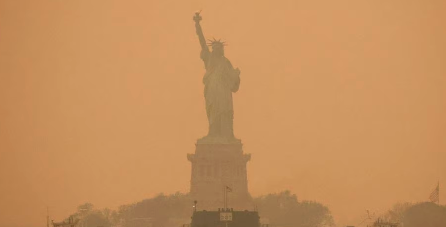 Por qué Nueva York está cubierta de humo: las impactantes imágenes