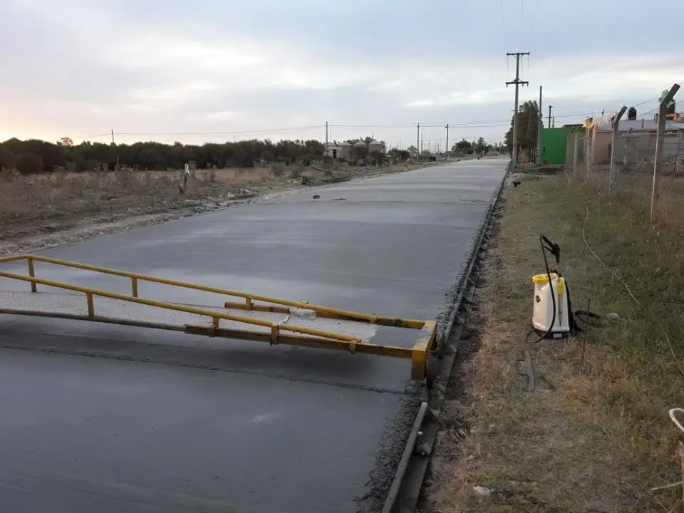 SAN CAYETANO: En sólo dos días se pavimentó  la primera cuadra del año
