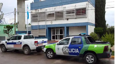 Chocó una camioneta y se dio a la fuga, pero la Policía lo descubrió